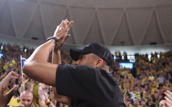 Μπάσκετ: Σεισμός στο Αλεξάνδρειο στην είσοδο του Γιάννη Αντετοκούμπο (βίντεο)