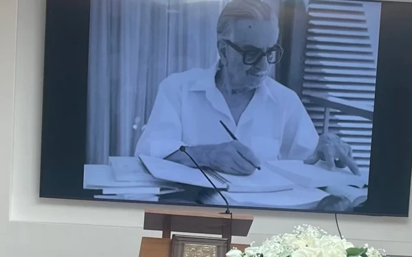 Στο Αποτεφρωτήριο Ριτσώνας το τελευταίο αντίο στον Στέφανο Ληναίο