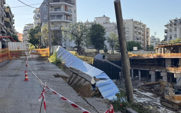 Καθίζηση στους Στάβλους Παπάφη: Ανακλήθηκε η άδεια της εταιρίας οπτικών ινών - Σήμερα η αυτοψία του πραγματογνώμονα (βίντεο))