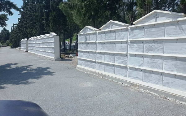 Ωραιόκαστρο: Τοποθετήθηκαν σύγχρονα οστεοφυλάκια στα Κοιμητήρια