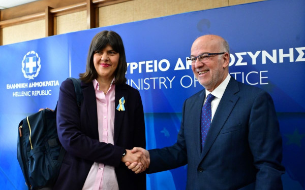 Η Λάουρα Κοβέσι στην Αθήνα: Ραντεβού με Φλωρίδη και «έλεγχος προόδου» για κρίσιμες υποθέσεις