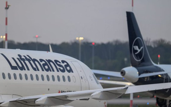 Η αεροπορική εταιρεία Lufthansa καταργεί πάνω από 20.000 πτήσεις λόγω της αυξημένης τιμής της κηροζίνης