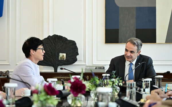 Συνάντηση Μητσοτάκη με την επίτροπο Κος: Η ενσωμάτωση των Δυτικών Βαλκανίων στο επίκεντρο