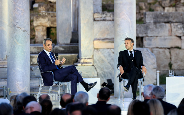 Επίσκεψη Μακρόν στην Ελλάδα: Τα ηχηρά μηνύματα εντός και εκτός συνόρων - Το σημερινό πρόγραμμα