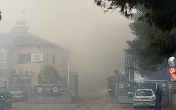 Θεσσαλονίκη: Φωτιά σε εταιρεία ανακύκλωσης στην παλιά εθνική οδό Θεσσαλονίκης-Κιλκίς - Μήνυμα του 112, «Κλείστε πόρτες και  παράθυρα» (βίντεο)