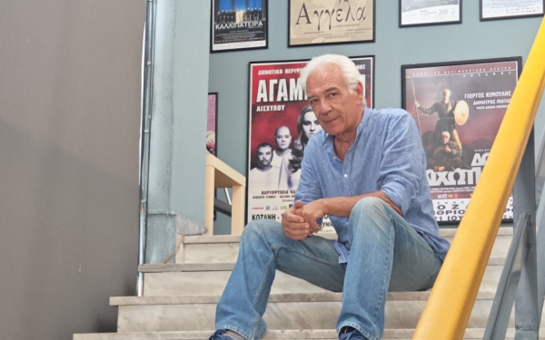Ο Λευτέρης Πλασκοβίτης στη «ΜτΚ»: «Το θέατρο είναι το καλύτερο αντιβιοτικό για την ψυχική μας υγεία»