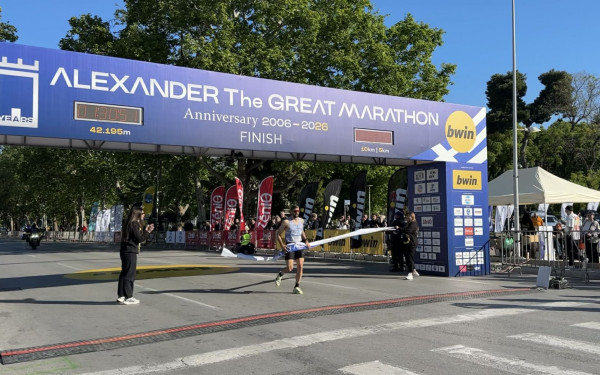 Διεθνής Μαραθώνιος »Μ. Αλέξανδρος»: Πολύζος και Ντίνα οι νικητές στα 10.000 μέτρα (βίντεο)