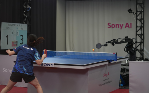Ρομπότ της «Sony AI» παίζει... πίνγκ πόνγκ και αναμετρείται με παίκτες της ελίτ