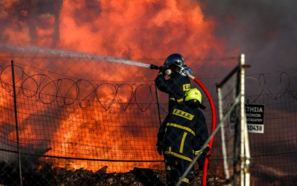 Θεσσαλονίκη: Φωτιά σε εταιρεία ανακύκλωσης στην παλιά εθνική οδό Θεσσαλονίκης - Κιλκίς - Μαύρος καπνός «σκέπασε» την περιοχή