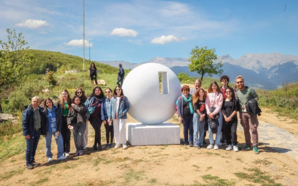 Ιταλοί φοιτητές γνωρίζουν την ελληνική γλώσσα μέσα από επίσκεψη στην Λίμνη Πλαστήρα
