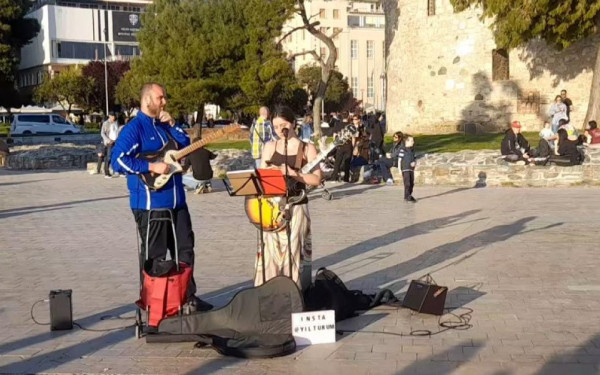 Θεσσαλονίκη: Διαγράφεται το πρόστιμο που επιβλήθηκε στους μουσικούς του δρόμου