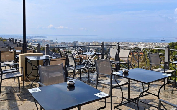 To Κτήμα: Το αγαπημένο all day café bar με απόλυτη θέα σε όλη τη Θεσσαλονίκη
