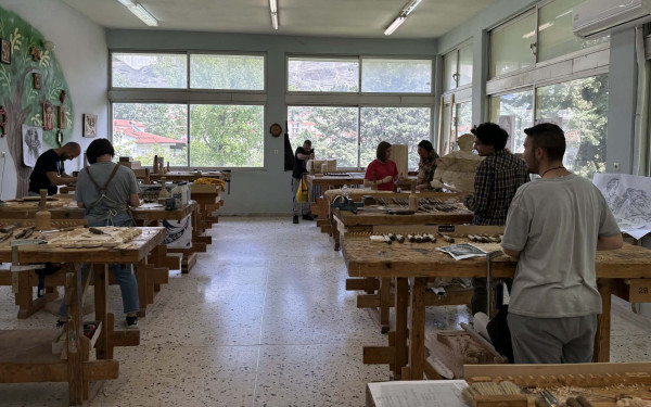Τέχνη από ξύλο: Η Ξυλογλυπτική Σχολή Καλαμπάκας κρατάει ζωντανή μια παράδοση αιώνων (βίντεο)
