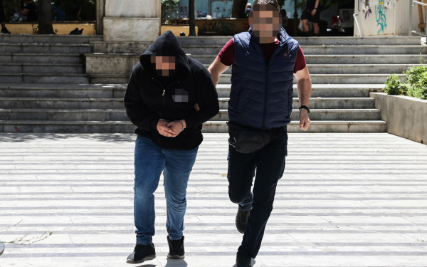 Ηράκλειο: Προθεσμία να απολογηθεί αύριο έλαβε ο 30χρονος που κατηγορείται για απόπειρα ανθρωποκτονίας της συζύγου του