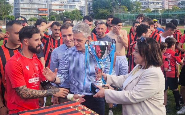Χαρά και περηφάνια στη φιέστα ανόδου του Απόλλωνα Καλαμαριάς στη Super League 2 (βίντεο)