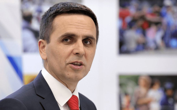 Βόρεια Μακεδονία: Συγχωνεύθηκαν τα 5 κόμματα που συγκροτούν τον συνασπισμό της συγκυβέρνησης - Ποιοι εκλέχθηκαν συμπρόεδροι