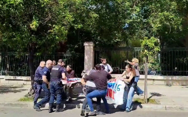 Επεισόδια σε συγκέντρωση φοιτητών έξω από το Μέγαρο Μαξίμου - Δείτε βίντεο