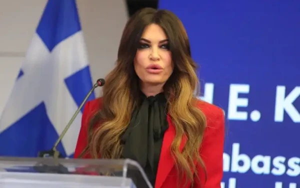 Στα Χανιά η Αμερικανίδα πρέσβειρα Κίμπερλι Γκίλφοϊλ – Επίσκεψη στρατηγικής σημασίας στη βάση της Σούδας