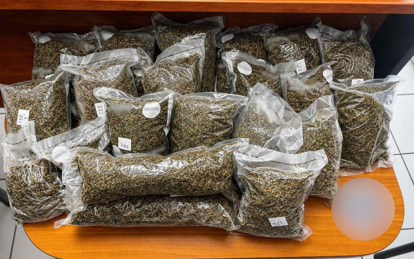 Θεσσαλονίκη: Χειροπέδες σε αλλοδαπό – Κατασχέθηκαν πάνω από 4,8 κιλά κάνναβης σε οικία