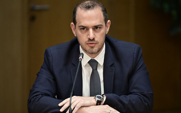 Εσπευσμένα στο νοσοκομείο διακομίστηκε ο αναπληρωτής υπουργός Μεταφορών Γιώργος Κώτσηρας