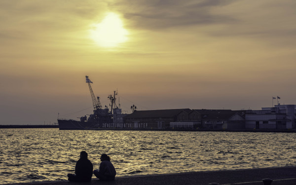 Θεσσαλονίκη: Γυναίκα έπεσε στη θάλασσα στο Λιμάνι - Σώθηκε χάρη σε περαστικούς