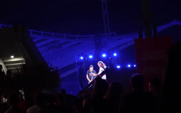 Metallica: Πάρτι έξω από το ΟΑΚΑ για εκατοντάδες που δεν κατάφεραν να μπουν στη συναυλία (βίντεο)
