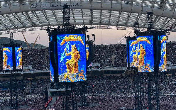 Στη σκηνή του ΟΑΚΑ οι Metallica - Έπαιξαν το συρτάκι του Ζορμπά και Τρύπες (βίντεο)