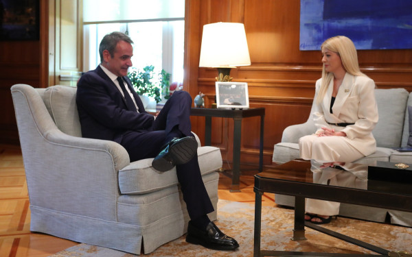 Συνάντηση Μητσοτάκη με την πρόεδρο του ΔΗΣΥ Αν. Δημητρίου