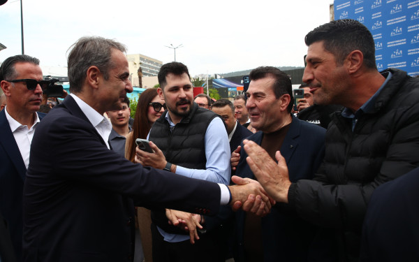 Στον προσυνέδριο της Θεσσαλονίκης ο Μητσοτάκης με στόχο τη συσπείρωση - Δείτε live