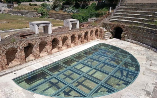 Θεσσαλονίκη: Το Ωδείο της Ρωμαϊκής Αγοράς ανοίγει ξανά στο κοινό με νέο γυάλινο δάπεδο