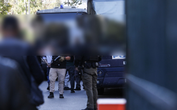 Ληστεία στην Τιθορέα: Προφυλακίστηκαν έξι από τους οκτώ κατηγορούμενους - Δήλωσαν αναρχικοί στις απολογίες τους