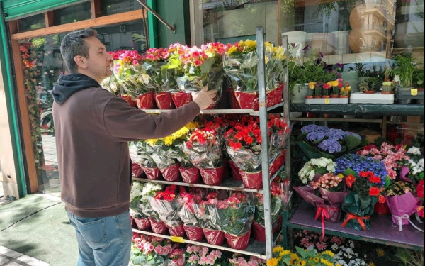 Σε... πυρετώδεις ρυθμούς η προετοιμασία των ανθοπωλείων της Θεσσαλονίκης για την γιορτή της μητέρας