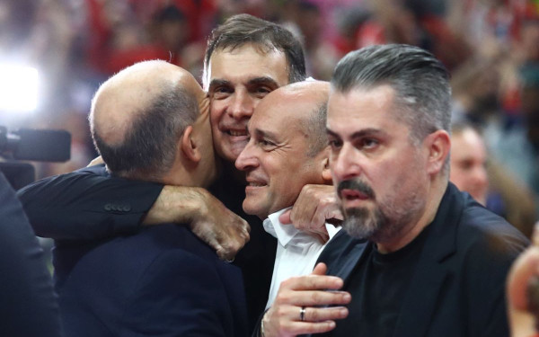Ο πολιτικός κόσμος συγχαίρει τον Ολυμπιακό για την κατάκτηση της Ευρωλίγκας