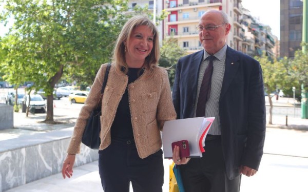 Στον Άρειο Πάγο η Μαρία Καρυστιανού για την κατάθεση της ιδρυτικής δήλωσης για την «Ελπίδα για τη Δημοκρατία» (βίντεο)