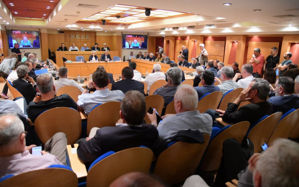 ΚΕΔΕ: Σκληρή κόντρα δημάρχων με Θ. Λιβάνιο, για το νέο εκλογικό σύστημα - Σημείο τριβής ο ένας γύρος