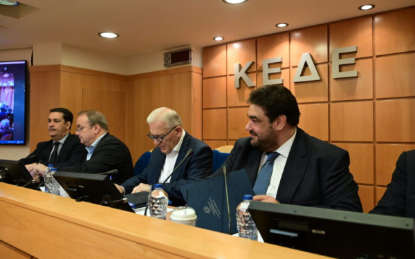 ΚΕΔΕ: Σκληρή κόντρα δημάρχων με Θ. Λιβάνιο, για το νέο εκλογικό σύστημα - Σημείο τριβής ο ένας γύρος