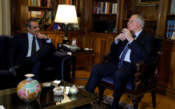 Μητσοτάκης σε Τασούλα: «Η Ελλάδα αντιμετωπίζει τις προκλήσεις με αυτοπεποίθηση - Έκτακτο επίδομα 150 ευρώ ανά τέκνο τον Ιούνιο»