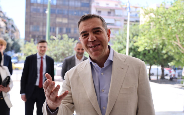 Ο Αλέξης Τσίπρας καταθέτει στον Άρειο Πάγο την ιδρυτική διακήρυξη του ΕΛΑΣ