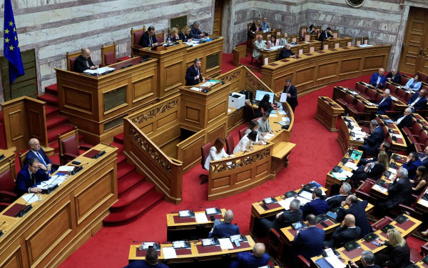 Βουλή: Εκτός της συνεδρίασης για τις υποκλοπές ΠΑΣΟΚ, ΚΚΕ και ΣΥΡΙΖΑ - «Νίξον της Ελλάδας ο Μητσοτάκης» λέει ο Ν. Ανδρουλάκης