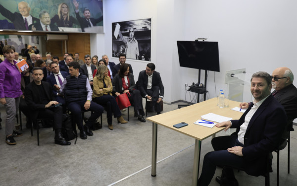 Με σχεδιασμό, εντατικοποίηση της δουλειάς και προσήλωση στο πρόγραμμά του απαντά το ΠΑΣΟΚ στον Τσίπρα