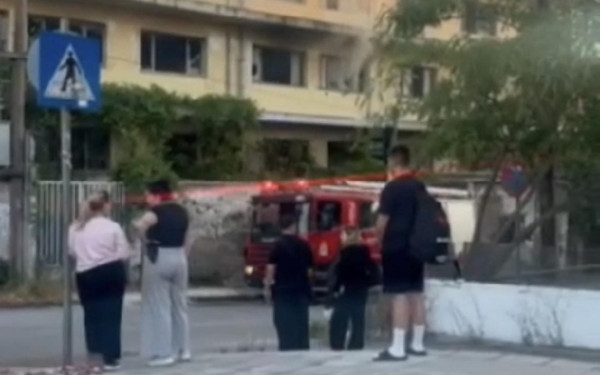Θεσσαλονίκη: Ανήλικοι έβαλαν φωτιά στο πρώην ΕΠΑΛ Σταυρούπολης – Άμεση επέμβαση της Πυροσβεστικής (βίντεο)
