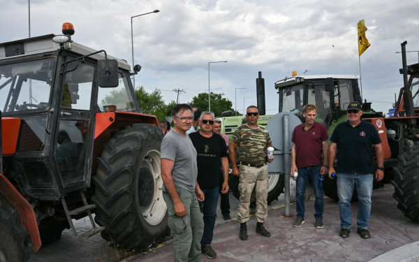 Στους δρόμους ξανά οι αγρότες: Αποκλεισμός της Εθνικής Οδού Λάρισας - Κοζάνης και κινητοποιήσεις στα Φάρσαλα