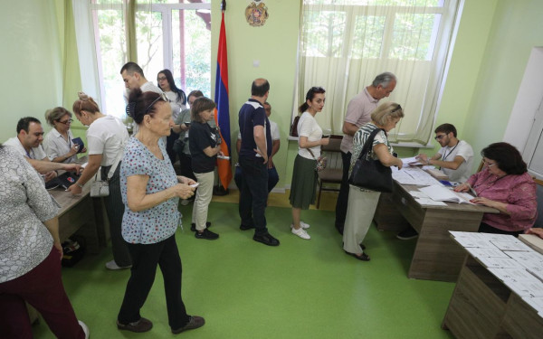 Αρμενία: Εκλογές σήμερα με το βλέμμα στη «στροφή» της χώρας προς τη Δύση