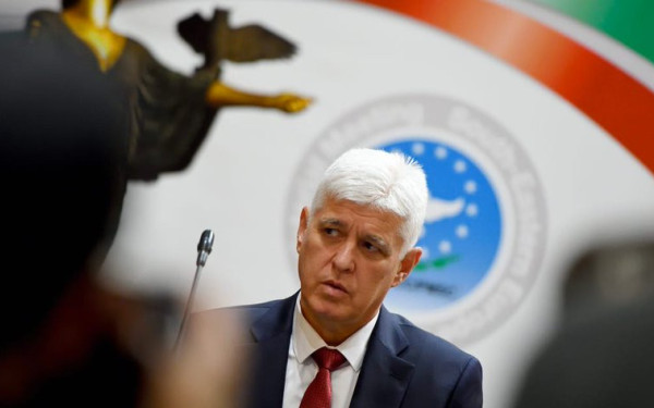 Η Βουλγαρία «παγώνει» την αποστολή όπλων στην Ουκρανία