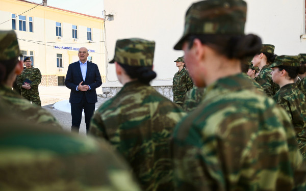 Ν. Δένδιας: Θεσμική τομή η κατάταξη των πρώτων εθελοντριών οπλιτών των Ενόπλων Δυνάμεων