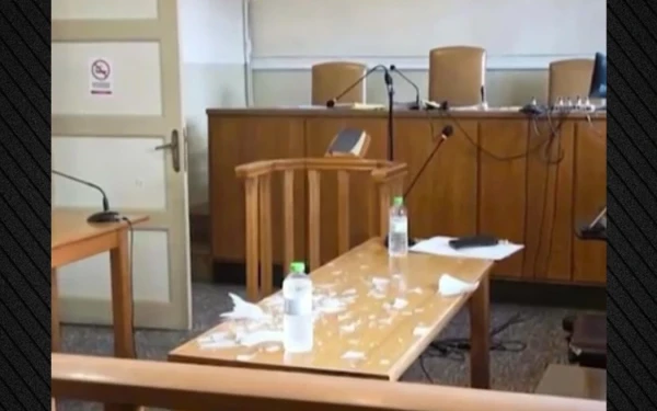Πρωτοδικείο Νάουσας: Κατέρρευσε φωτιστικό δίπλα σε δικηγόρο (βίντεο)