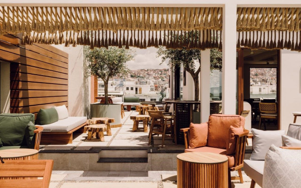Ennea Rooftop Bar: Το απόλυτο rooftop experience στη Θεσσαλονίκη