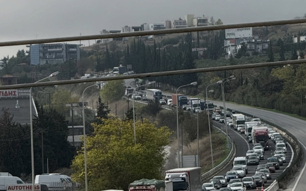 Κυκλοφοριακό «έμφραγμα» στις εισόδους της Θεσσαλονίκης: Μεγάλες ουρές σε Μάλγαρα και Μουδανιών