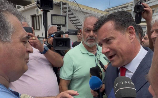 Θεσσαλονίκη: Επικοί διάλογοι στο Ιπποκράτειο με Άδωνι Γεωργιάδη και υγειονομικούς - «Τι σου φταίει το μαλλί; -Εγώ πήρα 68.000 σταυρούς»
