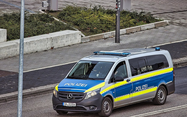 Ντόρτμουντ: Παραδόθηκε ο άνδρας που πυροβόλησε αστυνομικό και κράτησε ομήρους τις τρεις μικρές κόρες του